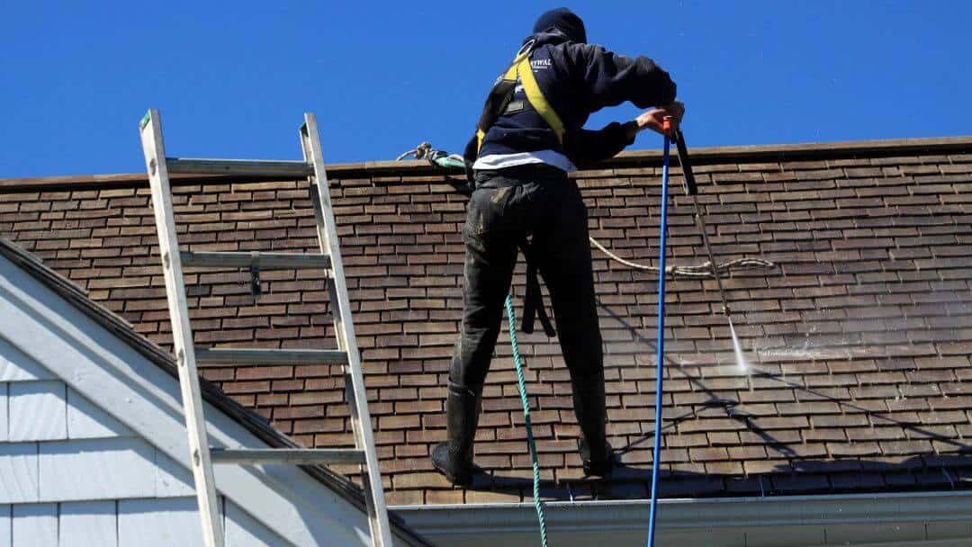 clean your roof - EMERGIVAC